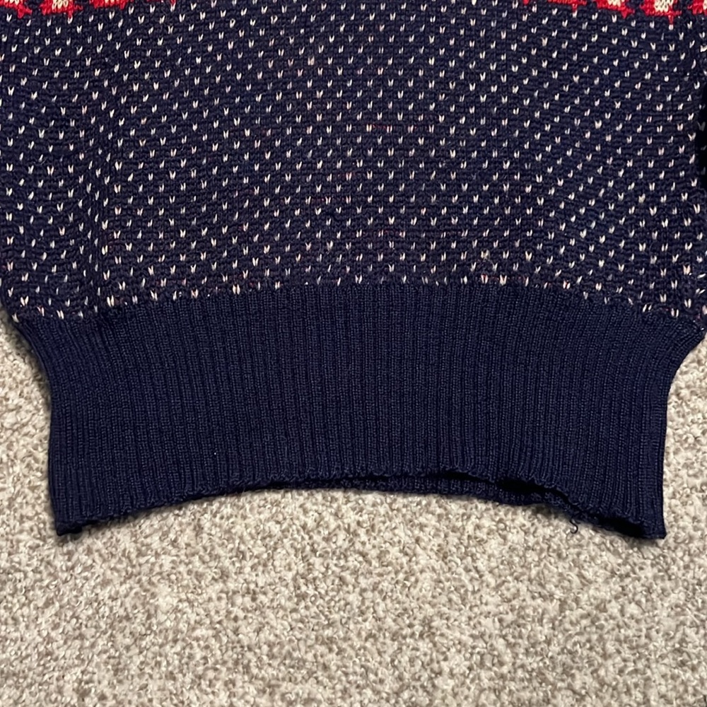 Jantzen sweater features a fun 1940s theme of polar bears and penguins. - Picture 5 of 5